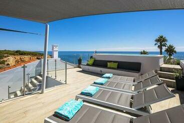 پانسیون Villa Benagil With Stunning Views And Roof Terrace With Private Heated Pool