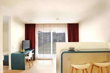 Seeger Living Premium West