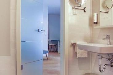 Seeger Living Premium West
