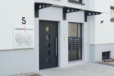 Seeger Living Premium West