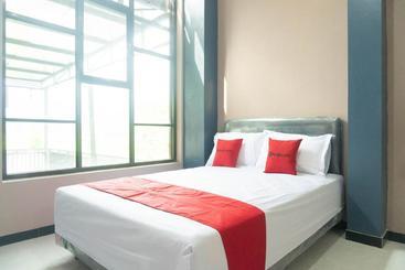 فندق Reddoorz Syariah Near Alun Alun Blitar
