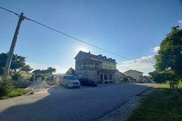 پانسیون Apartmani Mamić