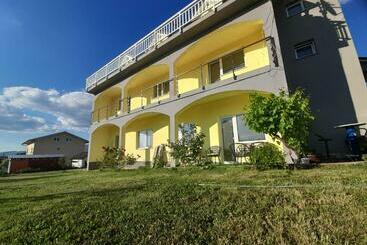 پانسیون Apartmani Mamić