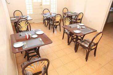 The 4 Js Bed And Breakfast Emali