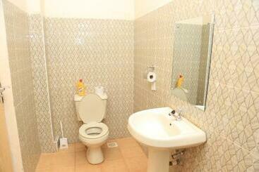 The 4 Js Bed And Breakfast Emali