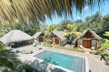 هتل Monoloko Lodge Popoyo