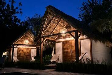 هتل Monoloko Lodge Popoyo
