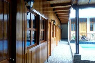 پانسیون Hostal La Maison Canadiense