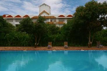 منتجع Sarovar Portico Sasangir