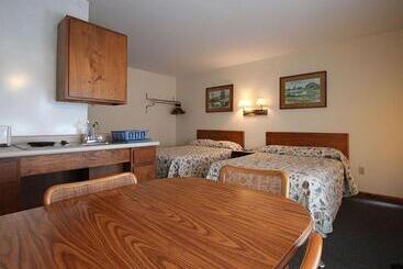 Dolphyn Motel