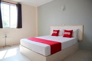 هتل Oyo 674 Greenery Home
