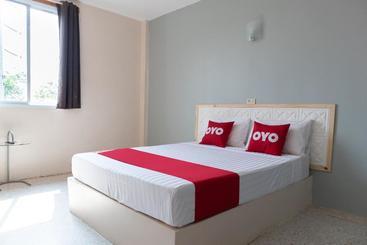 هتل Oyo 674 Greenery Home