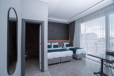 Hotel Melanj Airport