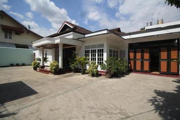 酒店 Oyo 2014 Wisma Zahra