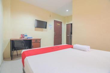 پانسیون Reddoorz Syariah At Jalan Cilik Riwut Kapuas