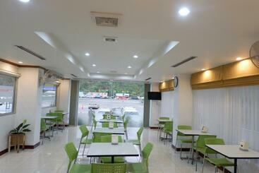 هتل Auychai Grand