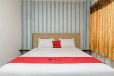 فندق Reddoorz Plus @ Cemara Asri Medan