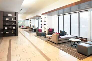 هتل Hilton Minneapolis/bloomington
