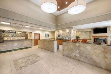 호텔 Quality Inn & Suites Fishkill South Near I 84