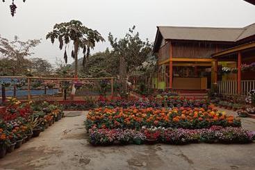 בית מלון כפרי Atithya Resort