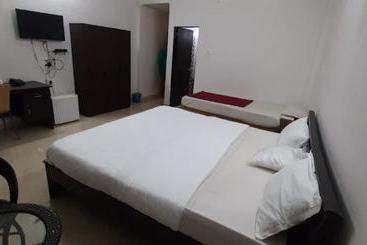 בית מלון כפרי Oyo 82176 Konkan House