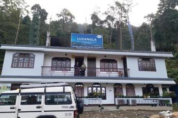 هتل Oyo 82322 Padamchen Luzangla Homestay