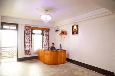 هتل Oyo 82322 Padamchen Luzangla Homestay