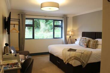 پانسیون Woodlands Country House & Cottage