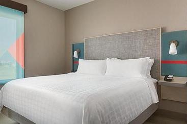 Avid Hotel Fayetteville West