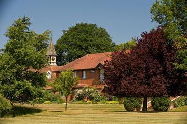 هتل Roffey Park Institute