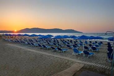 هتل Happy Days Beach