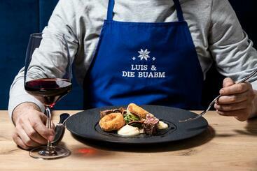 هتل Luis & Die Buabm   Gasthof Jenesien