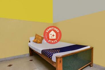 فندق Spot On 66834 Tanmay Lodge