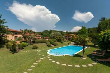 هتل Relais Villaggio Azzurro