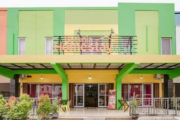 فندق Oyo 90024 Botania Homestay & Cafe