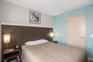 هتل Super 8 By Wyndham Brooklyn / Park Slope