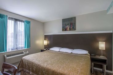 هتل Super 8 By Wyndham Brooklyn / Park Slope