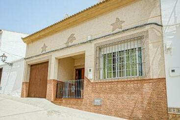 Beautiful Home In Algamitas With 5 Bedrooms And Wifi - AlgÃ¡mitas