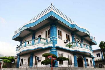 פנסיון Den Den Guesthouse