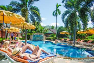 호텔 Andaman Seaside Resort Bangtao Beach