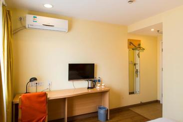 هتل Home Inn Kunming Dongfeng Square Metro Station
