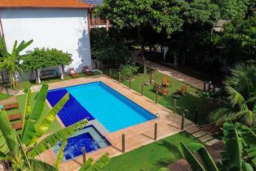 ホテル Pousada Girassol