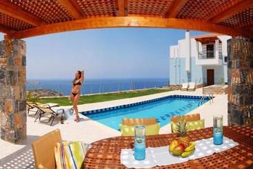 Okeanides Luxury Villas