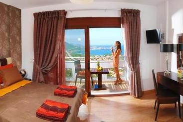 Okeanides Luxury Villas