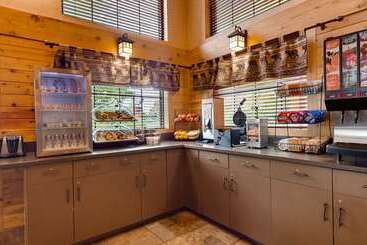 هتل Best Western Plus Kelly Inn & Suites