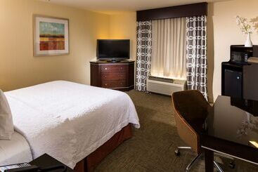 هتل Hampton Inn & Suites Las Vegas South