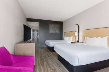 فندق La Quinta Inn & Suites By Wyndham Ft. Pierce