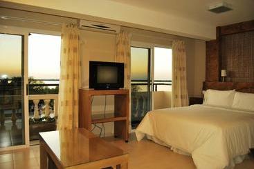 هتل La Rozada Suites
