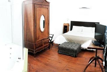 هتل La Rozada Suites