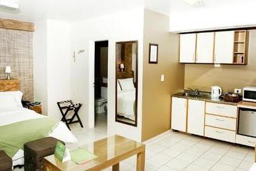 هتل La Rozada Suites